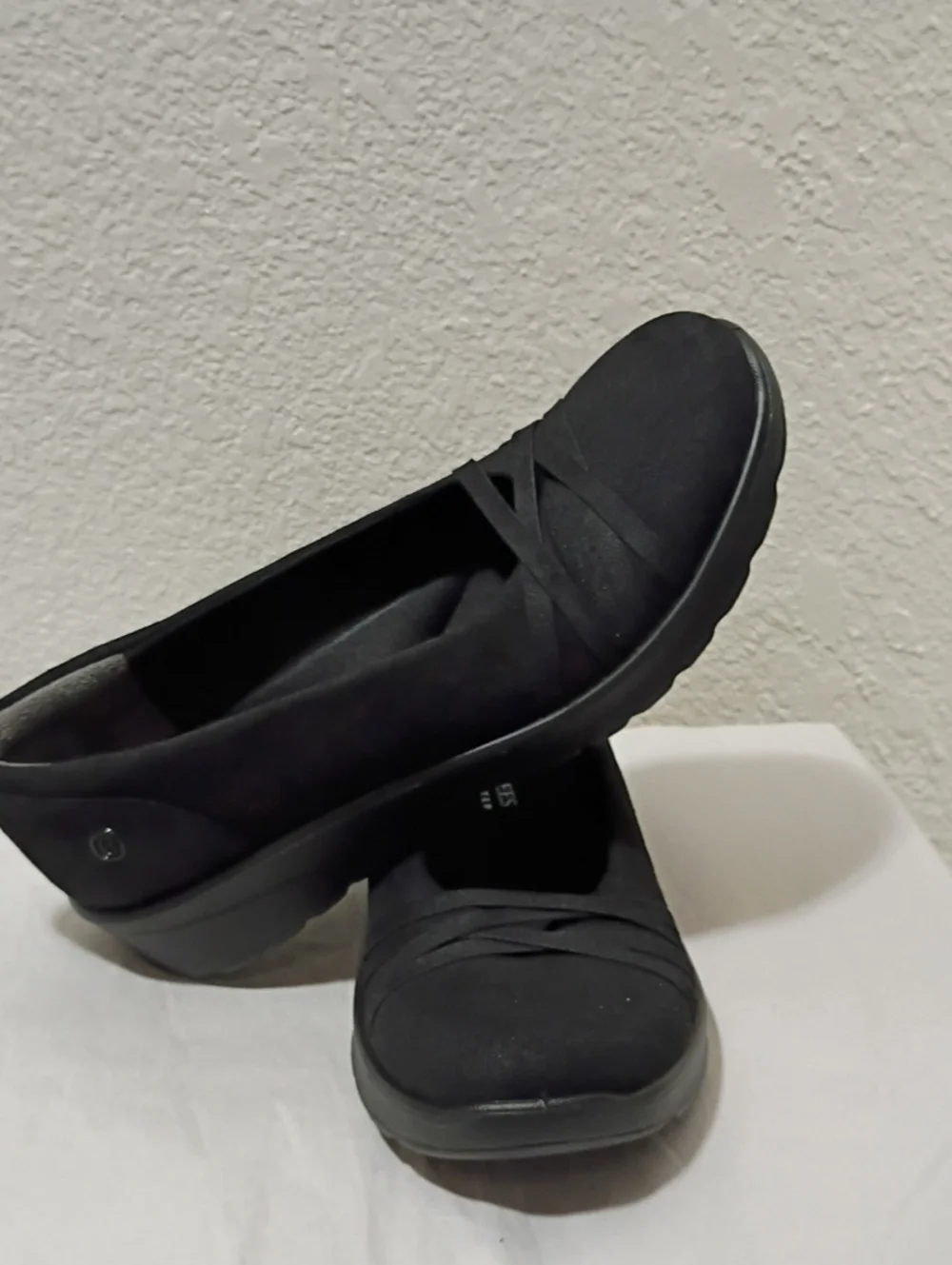 NWT Life Stride B Zees Shoes Woman Crossover Flats Black  8.5 COMFORTABLE